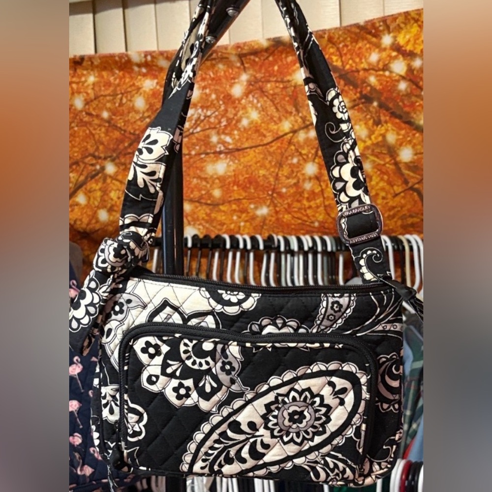 🖤 RETIRED Vera Bradley Quilted Shoulder Bag Black White Paisley Floral 💕